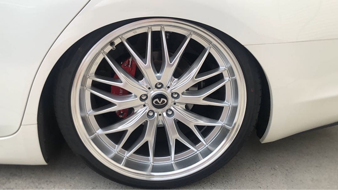 y51 フーガ前期　INFINITI レッド ブレーキキャリパーカバー