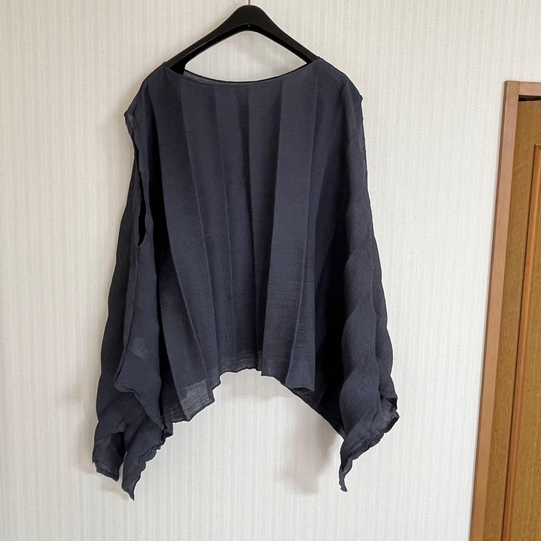 meイッセイミヤケ　シースルークレープ ノースリーブトップス　グレー