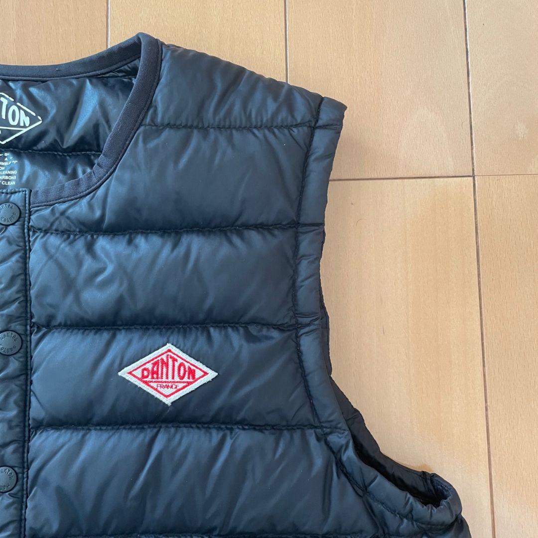 黒猫大好き❤ ブラックダウン＆ベージュベスト