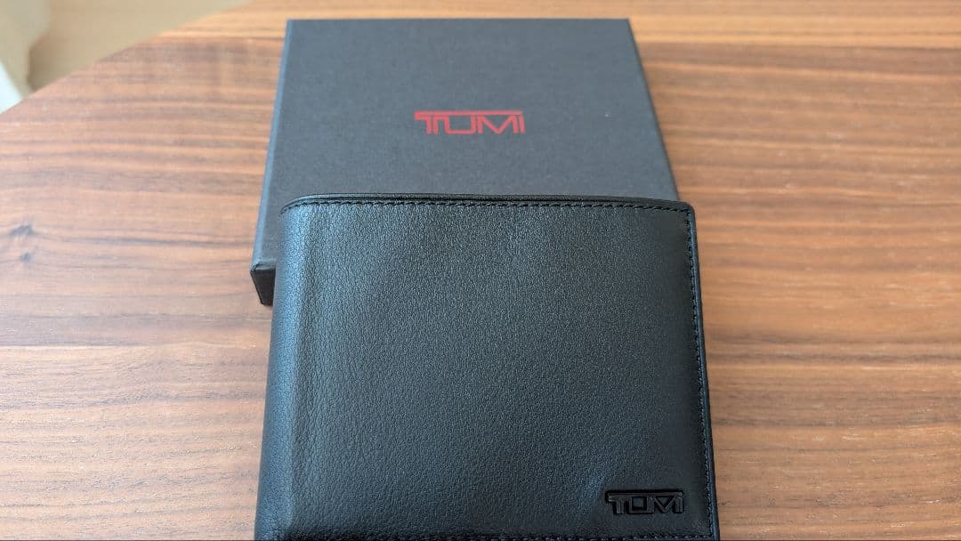 【新品未使用】　TUMI　二つ折り財布　カードケース　レザー　ブラック　箱付き