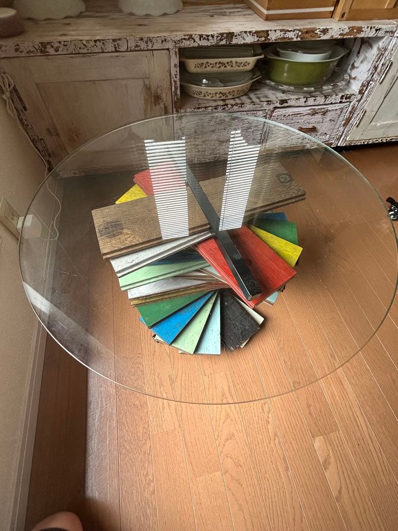 インダストリアル　スピンドル型ガラステーブル