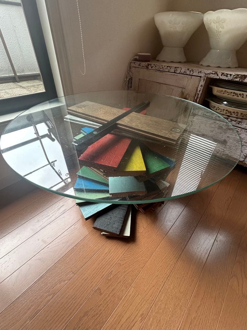 インダストリアル　スピンドル型ガラステーブル