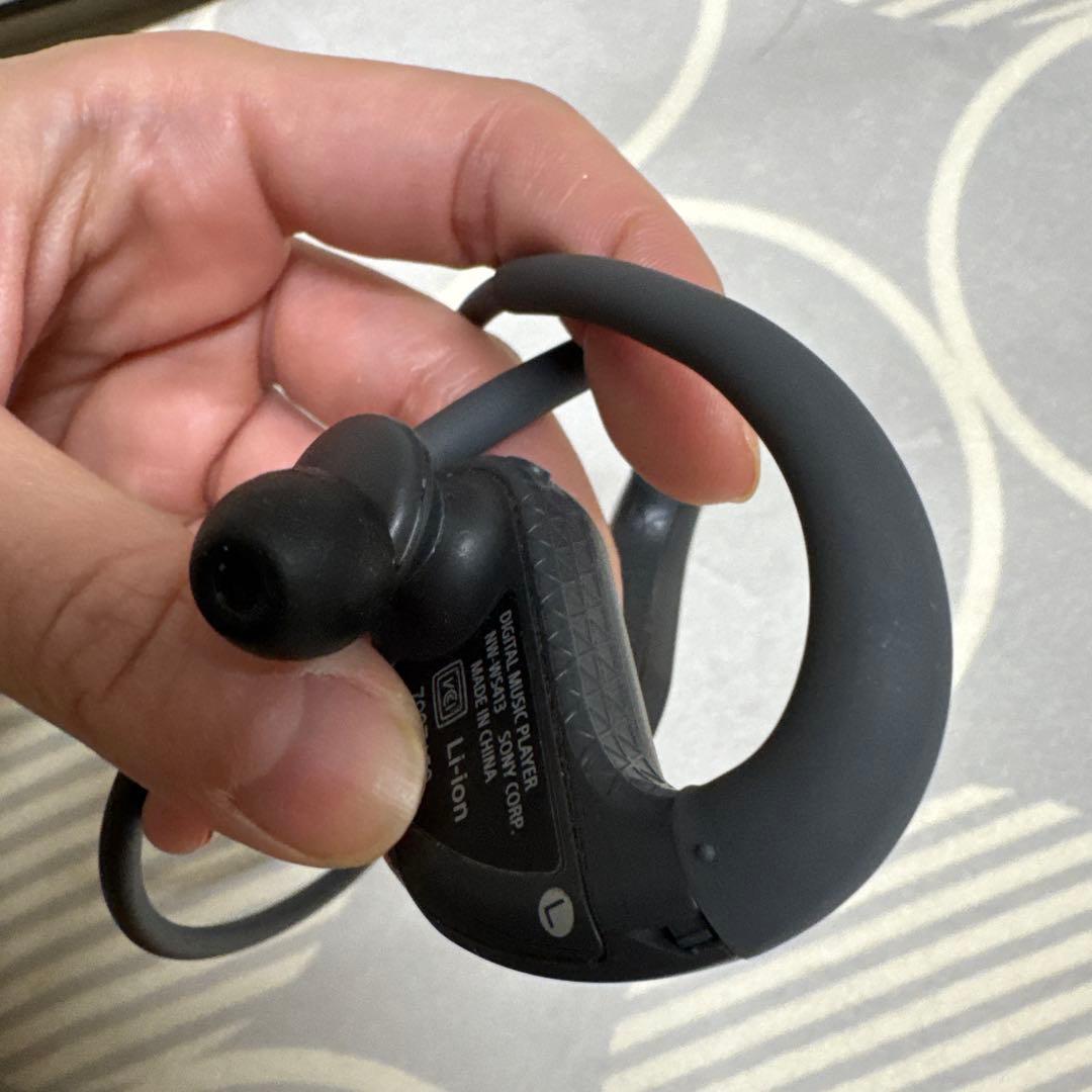 ソニー　ヘッドホン一体型ウォークマン ブラック NW-WS413 イヤホン