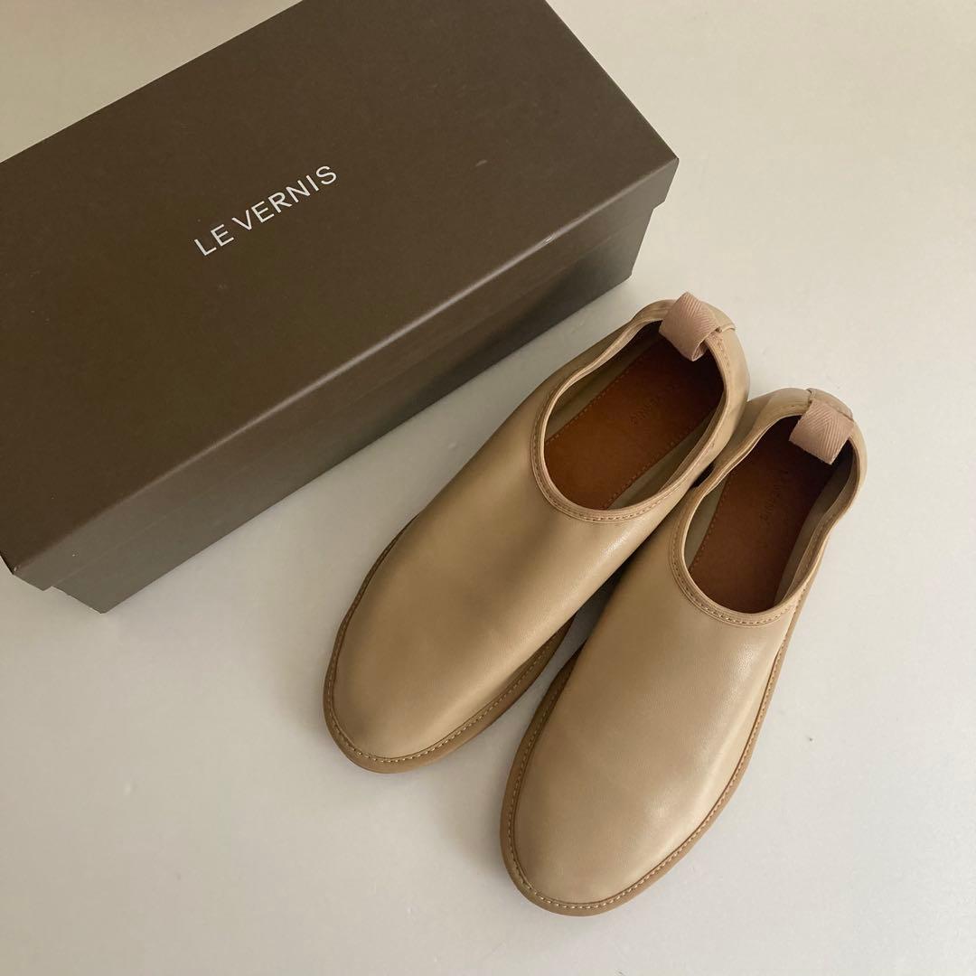【せお】LE VERNIS フラットシューズ　ベージュ23.5