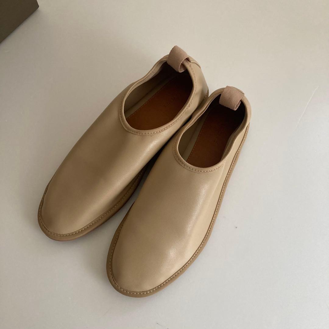 【せお】LE VERNIS フラットシューズ　ベージュ23.5