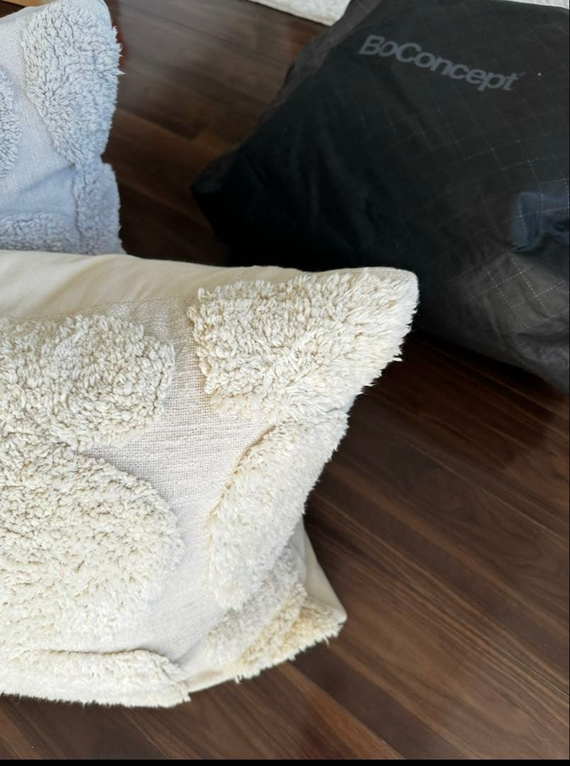 いつこ　Boconcept Tufted 2つ二万円 販売　袋付き