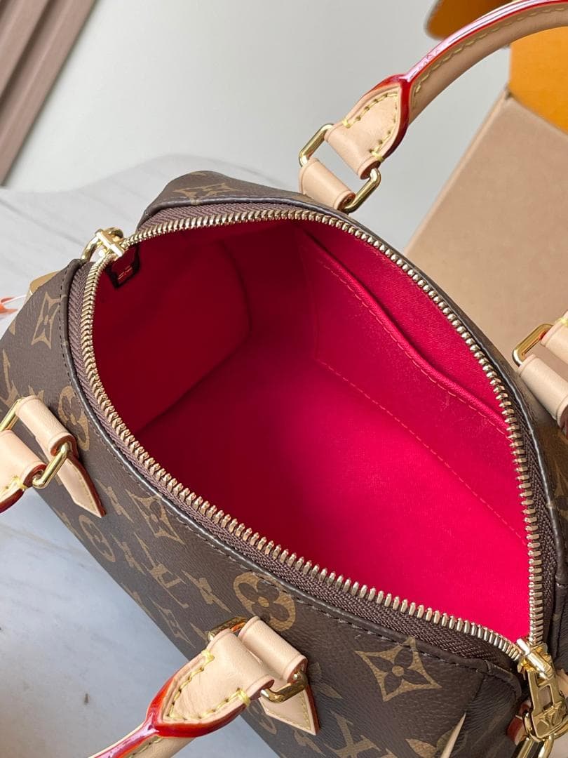 美品ノベルティ　ショルダーバッグ バッグ