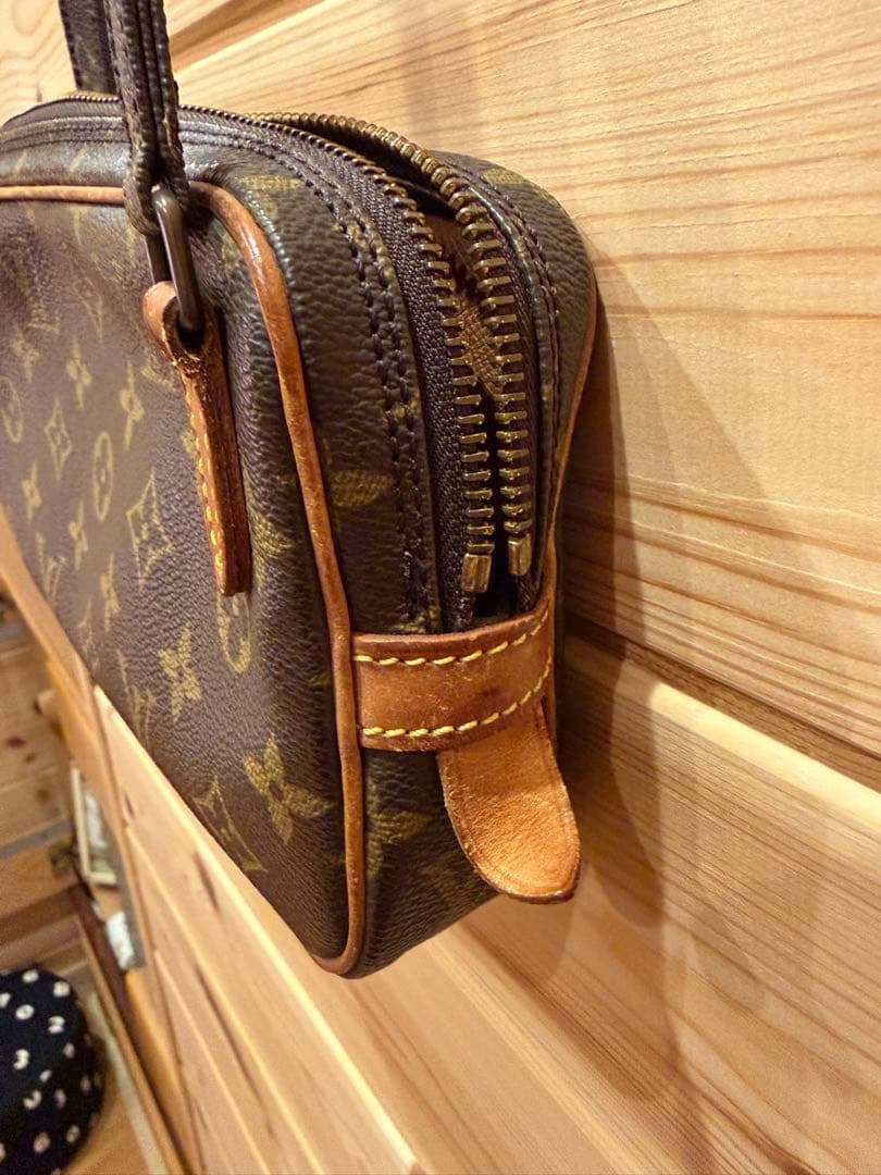 Louis Vuittonモノグラムショ ルダーバッグ マルリーバンドリエ ール