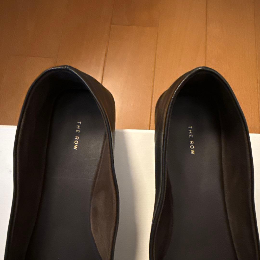 靴 THE ROW FLATS BLACK