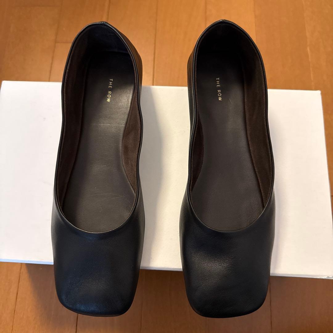靴 THE ROW FLATS BLACK
