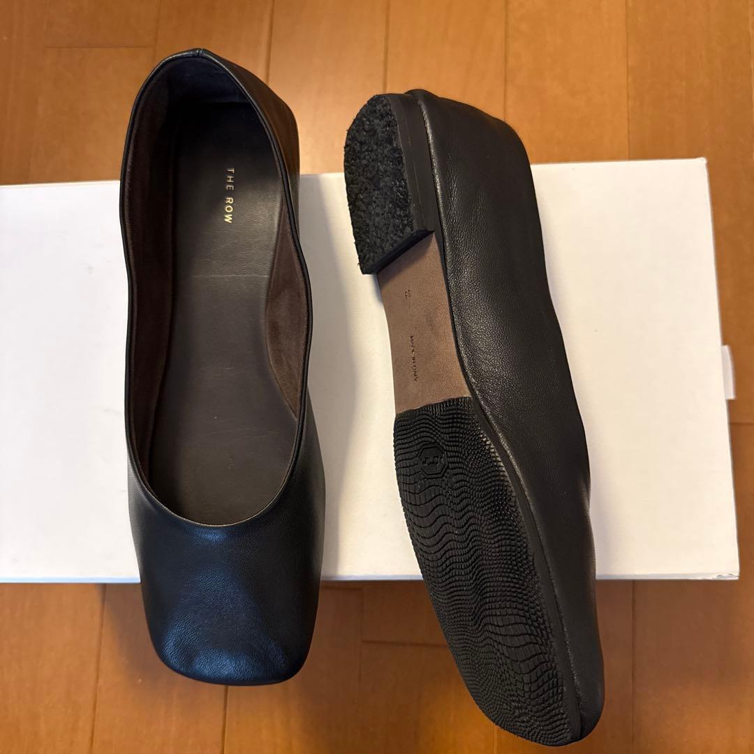 靴 THE ROW FLATS BLACK