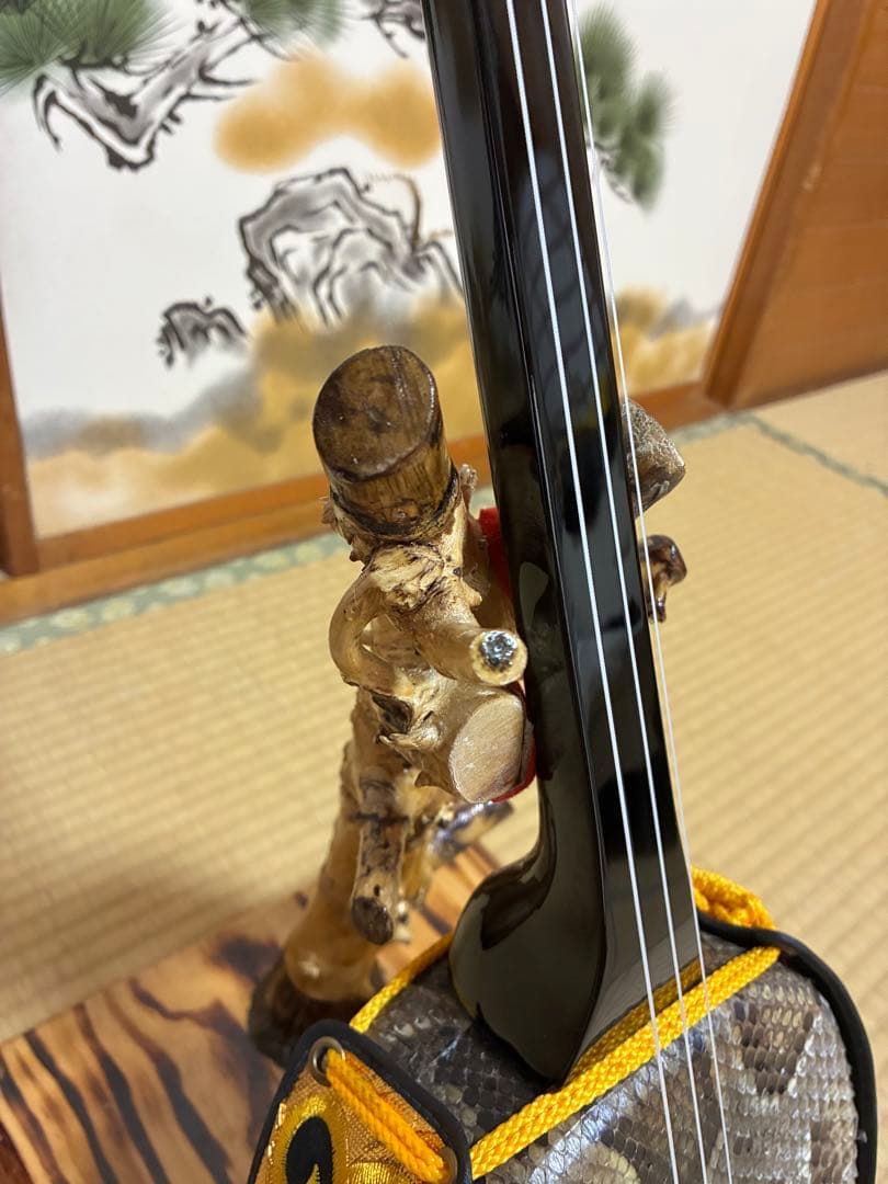 沖縄三線！貴重！知念大工型！本蛇皮！本張り！【一枚張り】まる⑥⑧