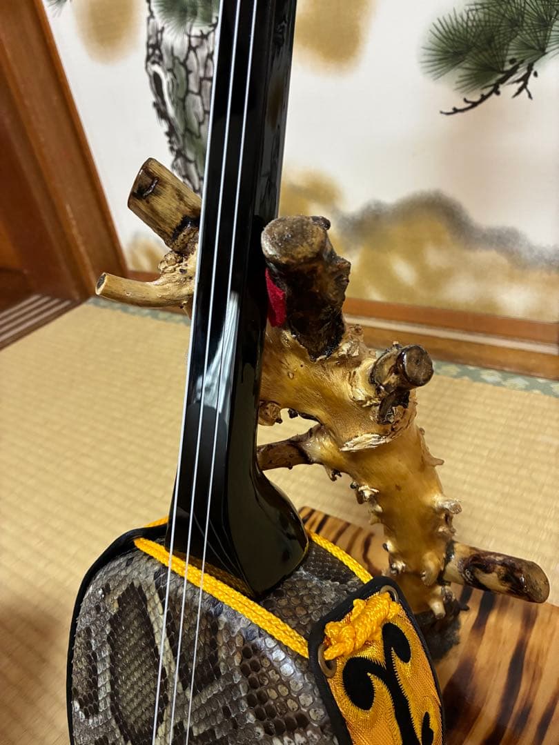 沖縄三線！貴重！知念大工型！本蛇皮！本張り！【一枚張り】まる⑥⑧