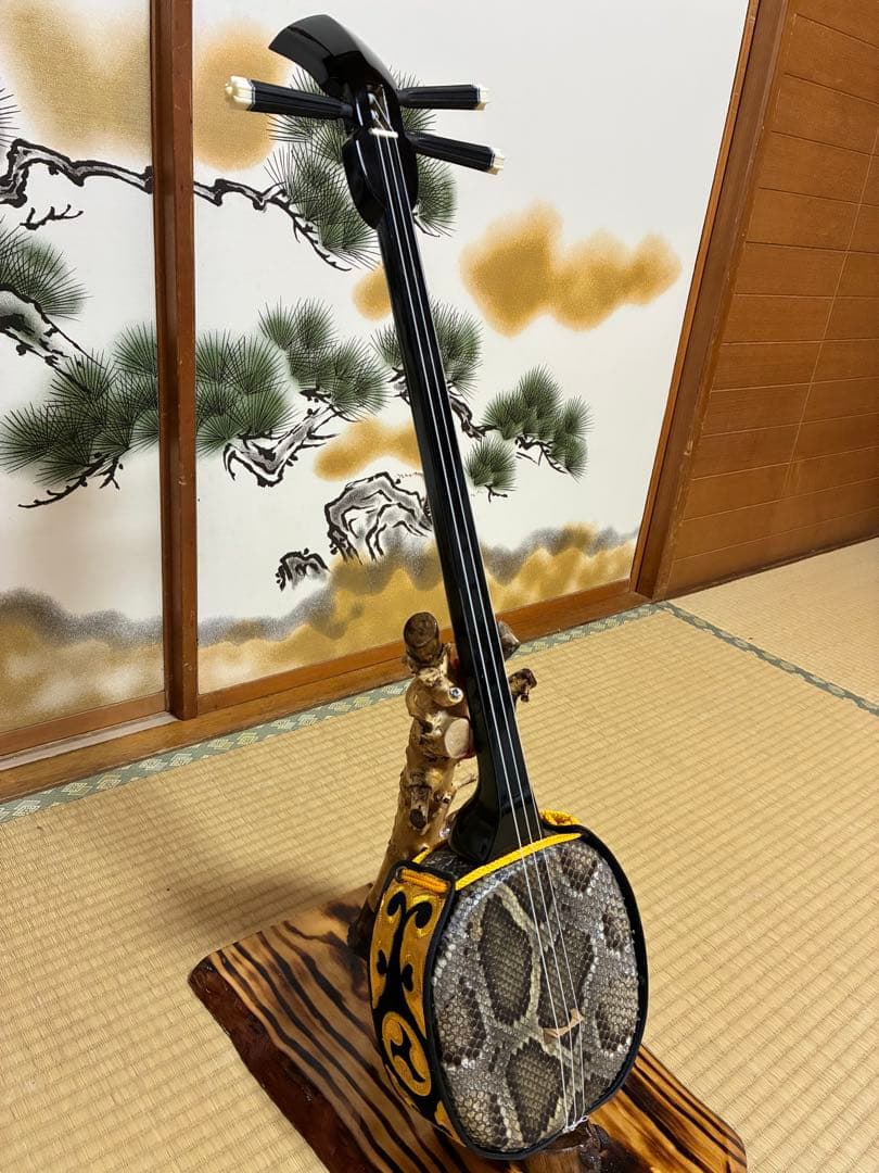 沖縄三線！貴重！知念大工型！本蛇皮！本張り！【一枚張り】まる⑥⑧