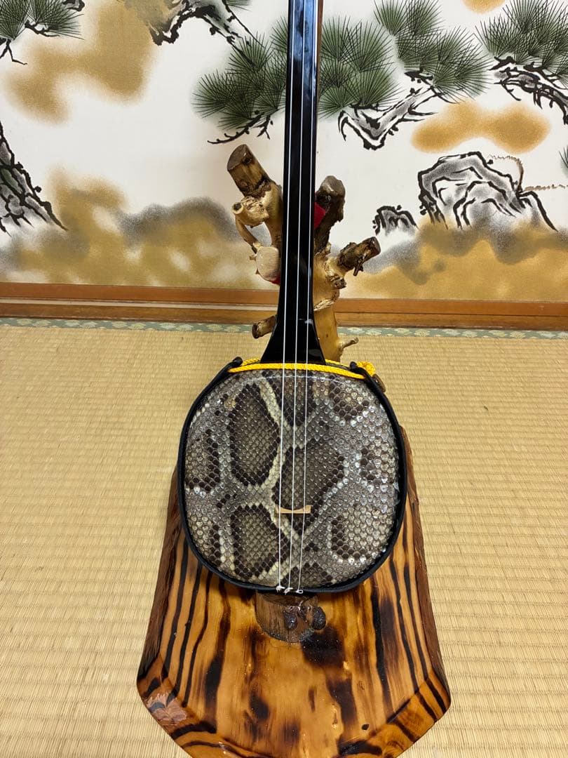 沖縄三線！貴重！知念大工型！本蛇皮！本張り！【一枚張り】まる⑥⑧