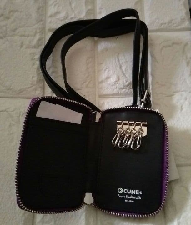 新品タグ付　CUNE ウサギデザイン キー＆カードショルダーポーチ　キーケース