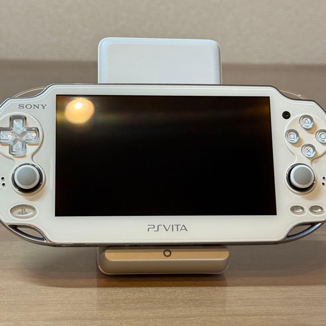 6-197【美品】PSVITA PCH-1100 クリスタル・ホワイト