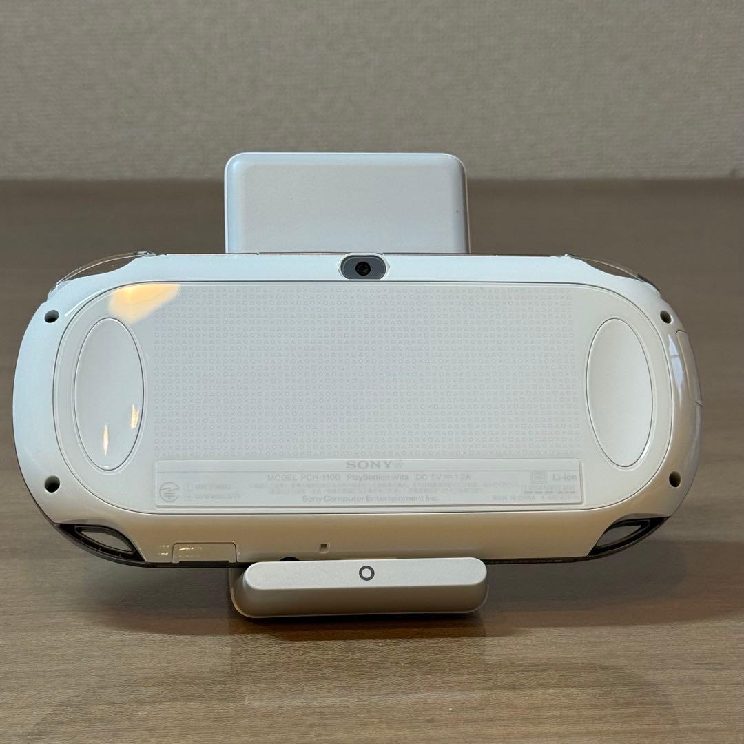 6-197【美品】PSVITA PCH-1100 クリスタル・ホワイト