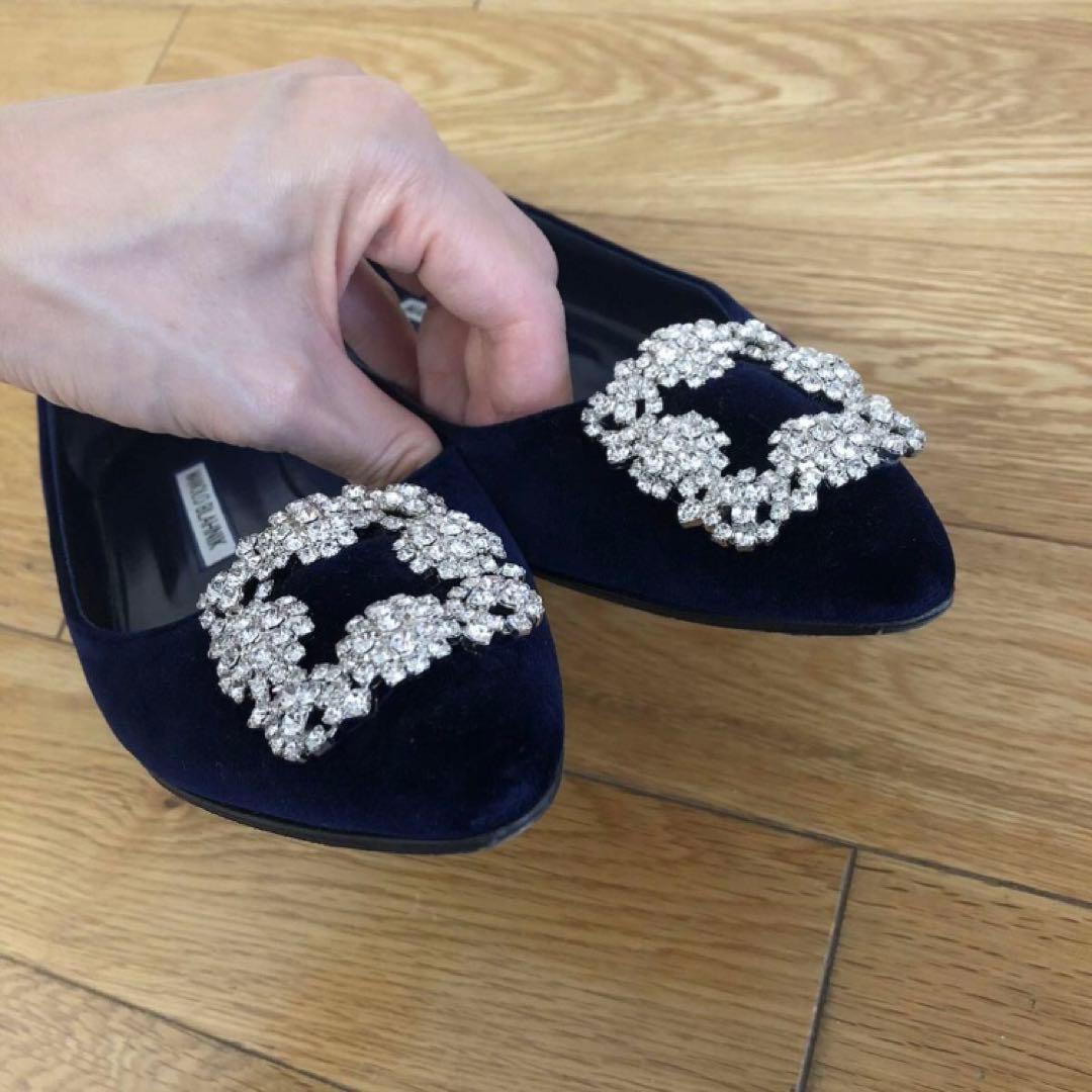 マノロブラニク パンプス　ハンギシ　フラット　ベルベット　37 ネイビー　紺