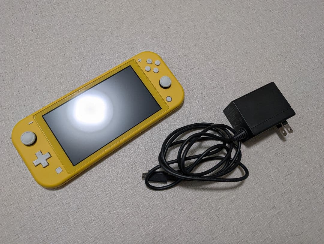 Nintendo Switch Lite イエロー 本体 充電器付き（箱無し）