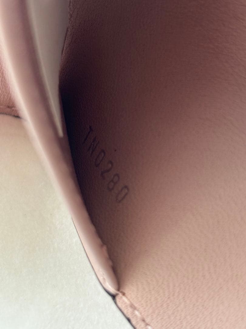 LOUIS VUITTON　ミュルティクレ4　マヒナ　モノグラム　マグノリア