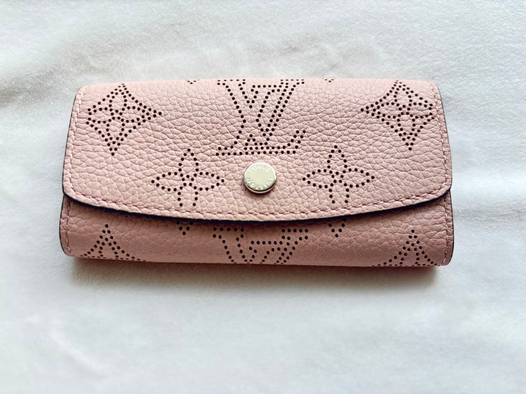 LOUIS VUITTON　ミュルティクレ4　マヒナ　モノグラム　マグノリア