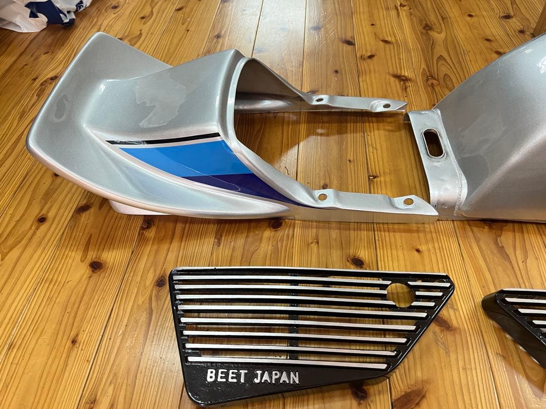 専用　YAMAHA XJ400 XJ550 タンク、サイドカバー、テールカウル