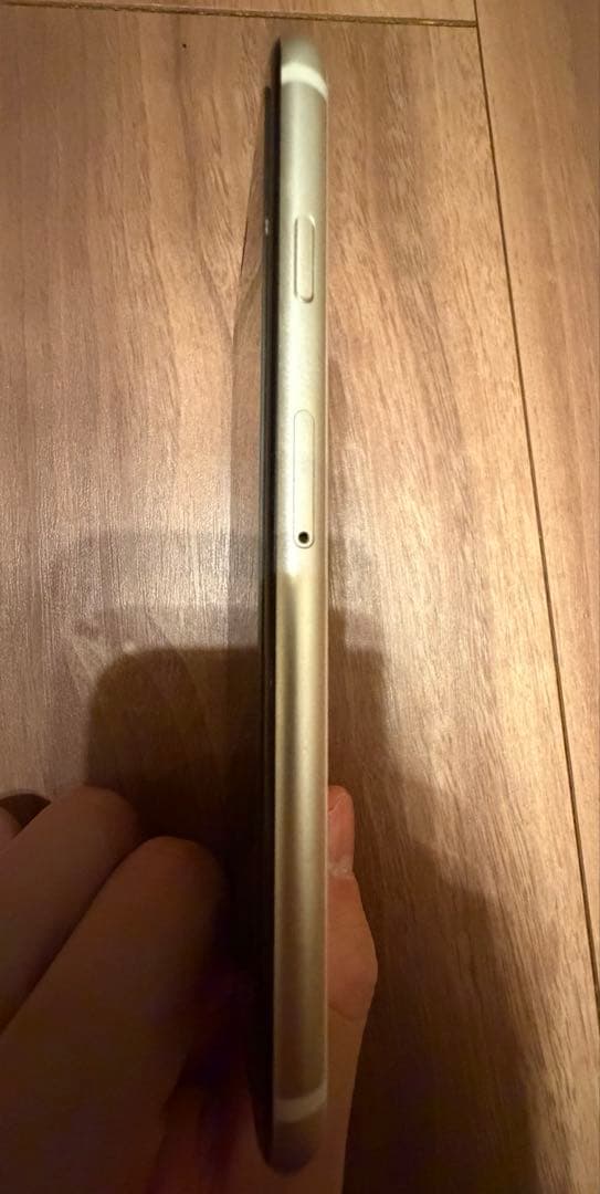 iPhone SE 第3世代　スターライト　64GB