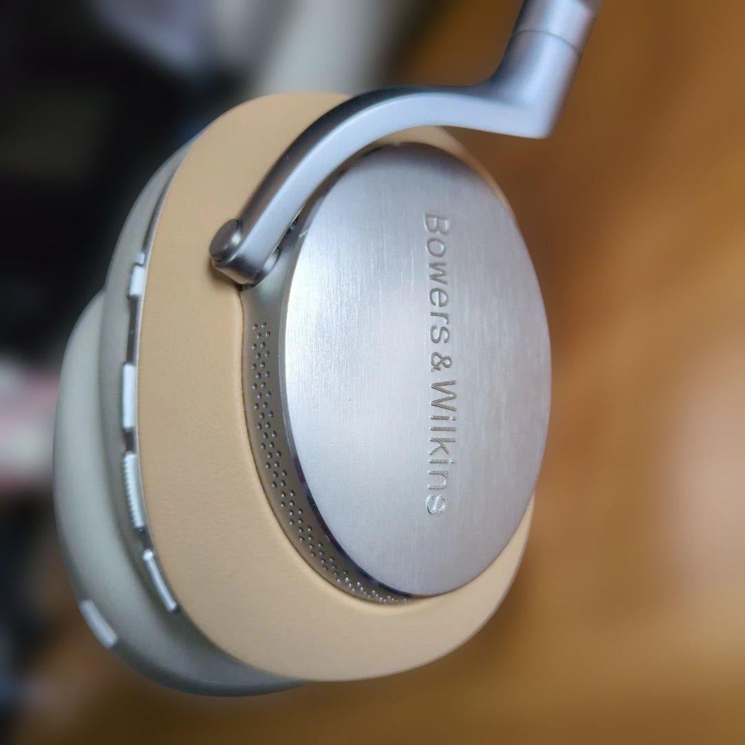 Bowers & Wilkins Px8/T タン