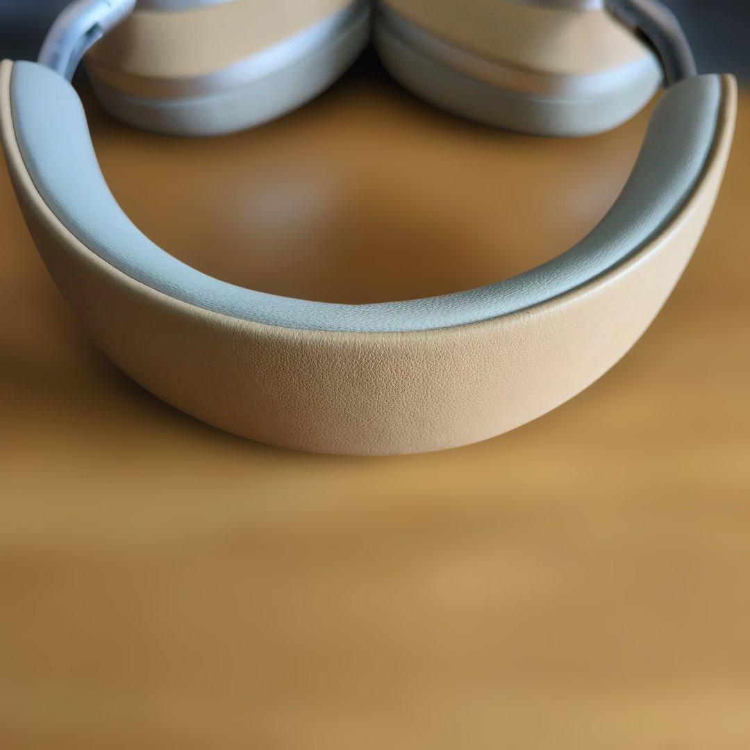 Bowers & Wilkins Px8/T タン