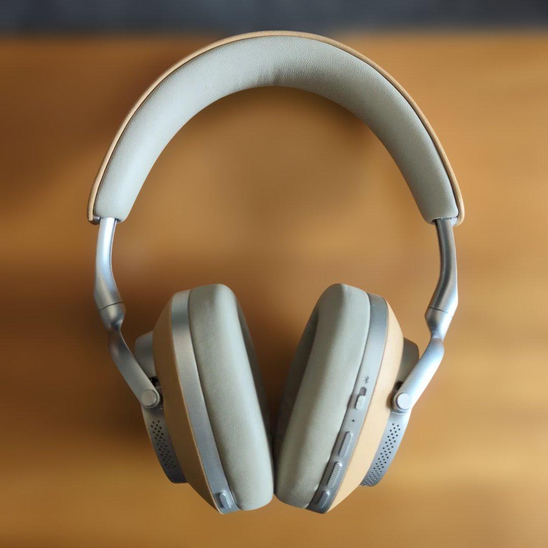 Bowers & Wilkins Px8/T タン