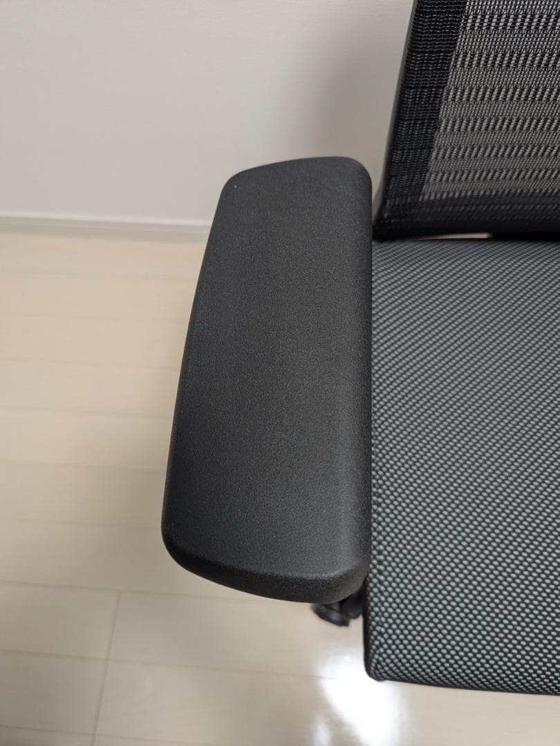 ブラックメッシュデスクチェア　KOIZIMI JG4-301 BK