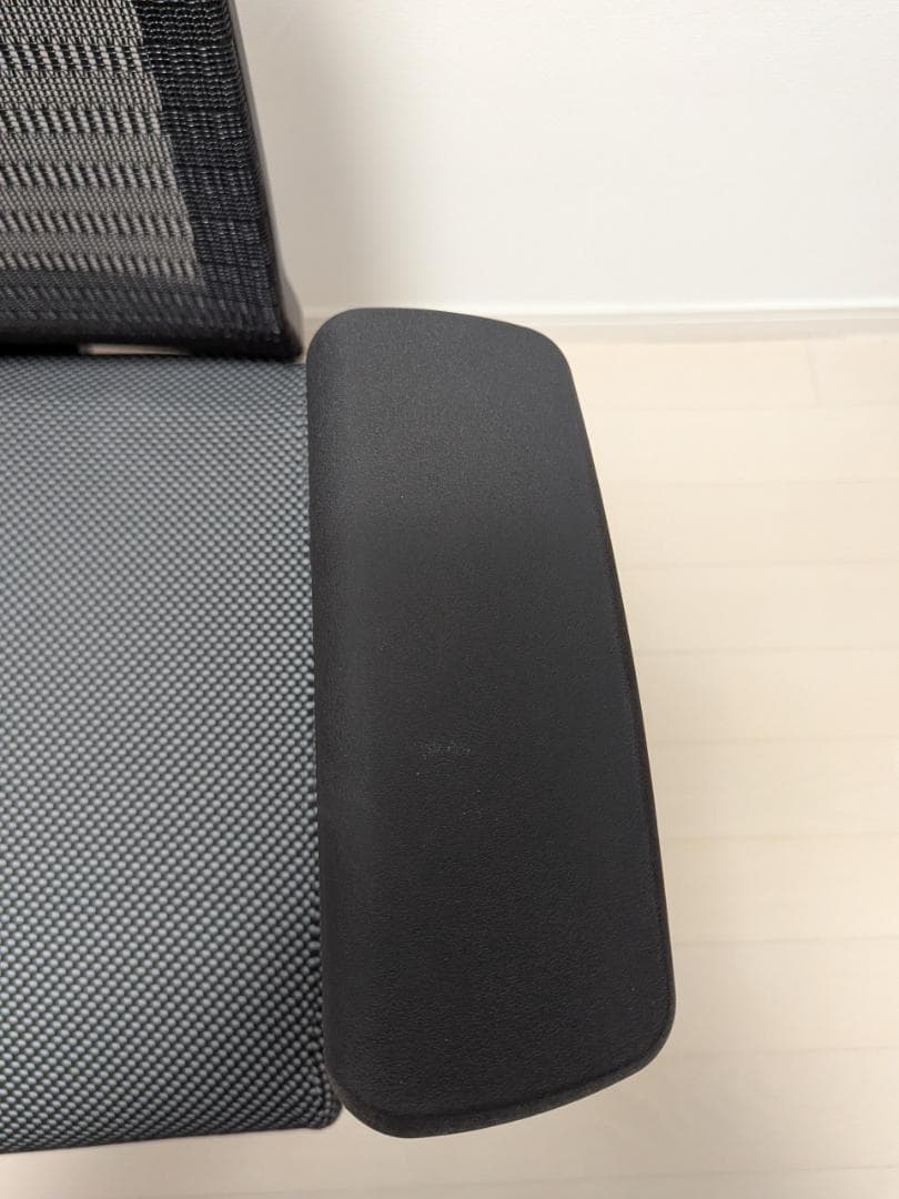 ブラックメッシュデスクチェア　KOIZIMI JG4-301 BK