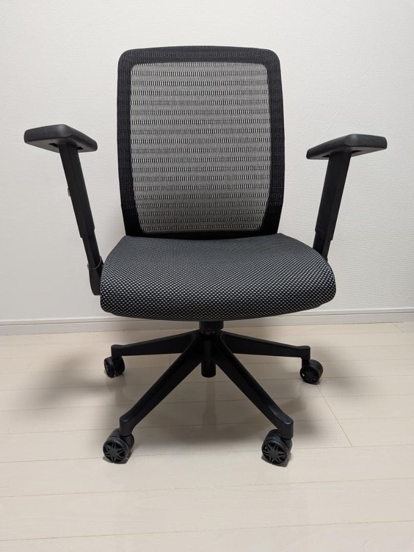 ブラックメッシュデスクチェア　KOIZIMI JG4-301 BK