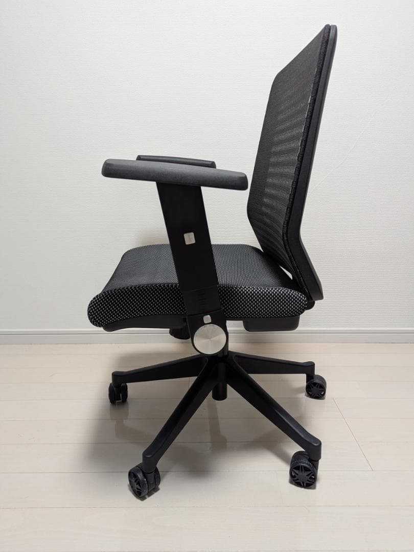 ブラックメッシュデスクチェア　KOIZIMI JG4-301 BK