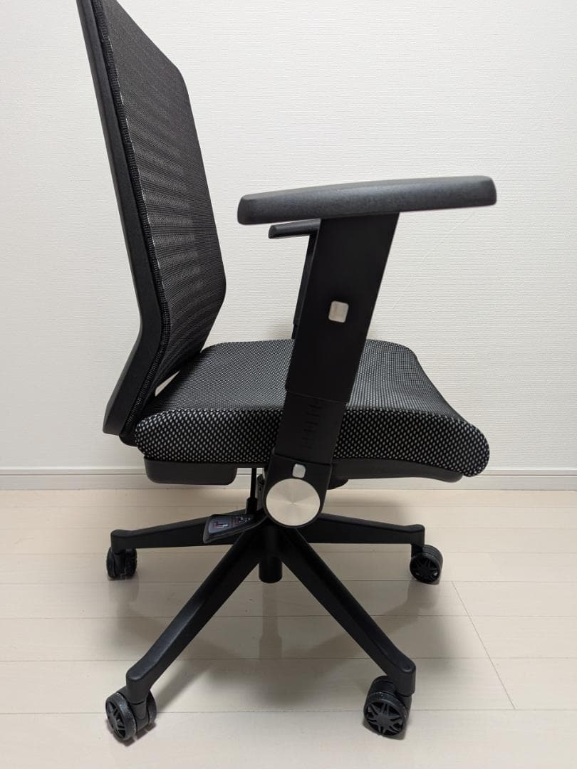 ブラックメッシュデスクチェア　KOIZIMI JG4-301 BK