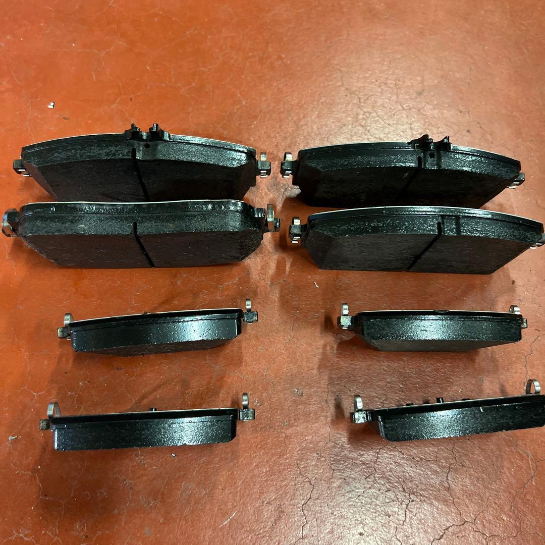 Mercedes-Benz GLB200d 純正ブレーキパッド 2021新車外し