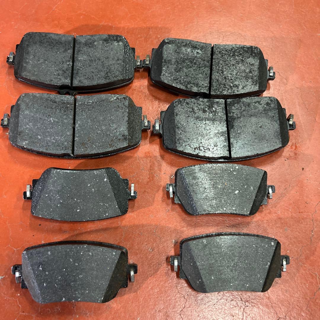 Mercedes-Benz GLB200d 純正ブレーキパッド 2021新車外し