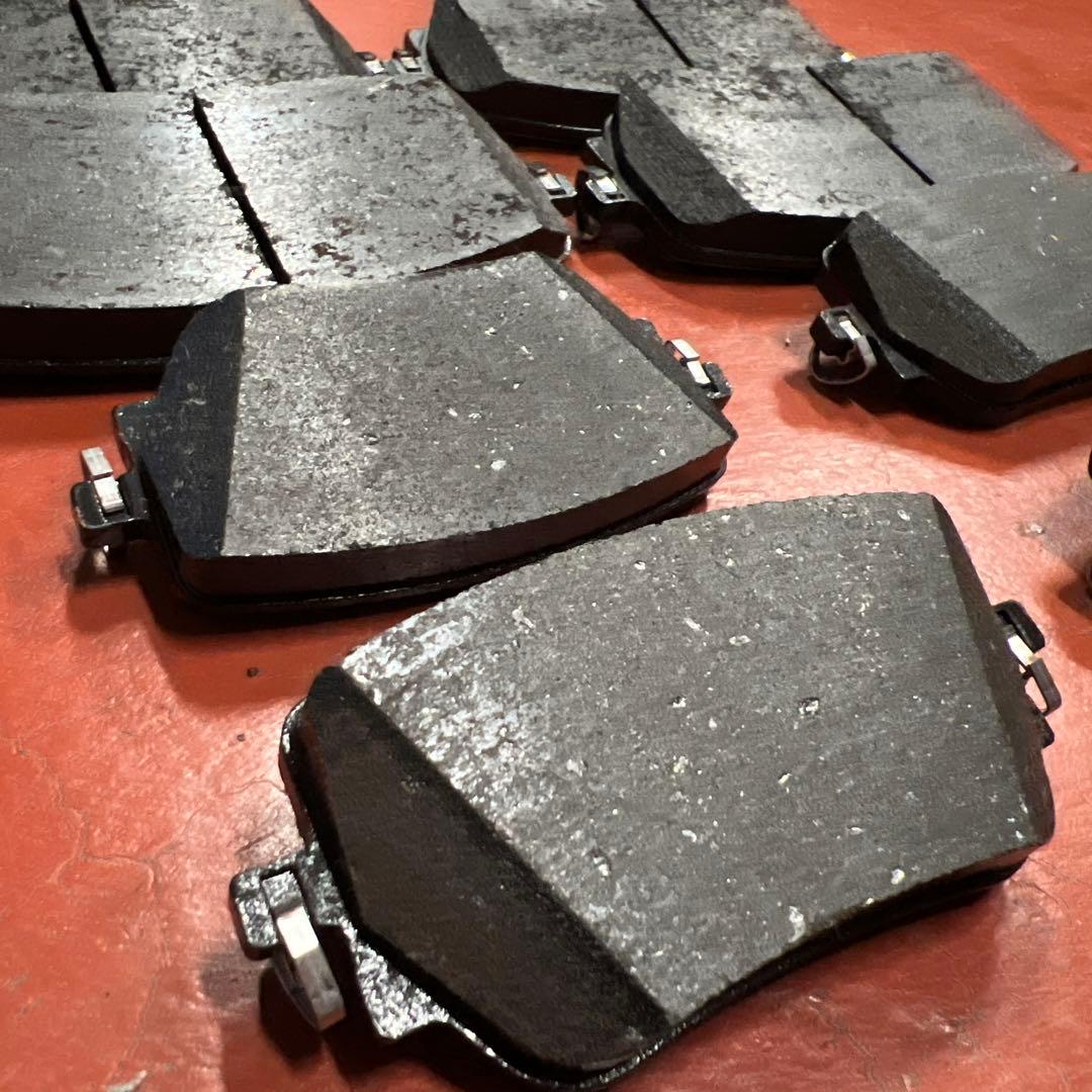 Mercedes-Benz GLB200d 純正ブレーキパッド 2021新車外し