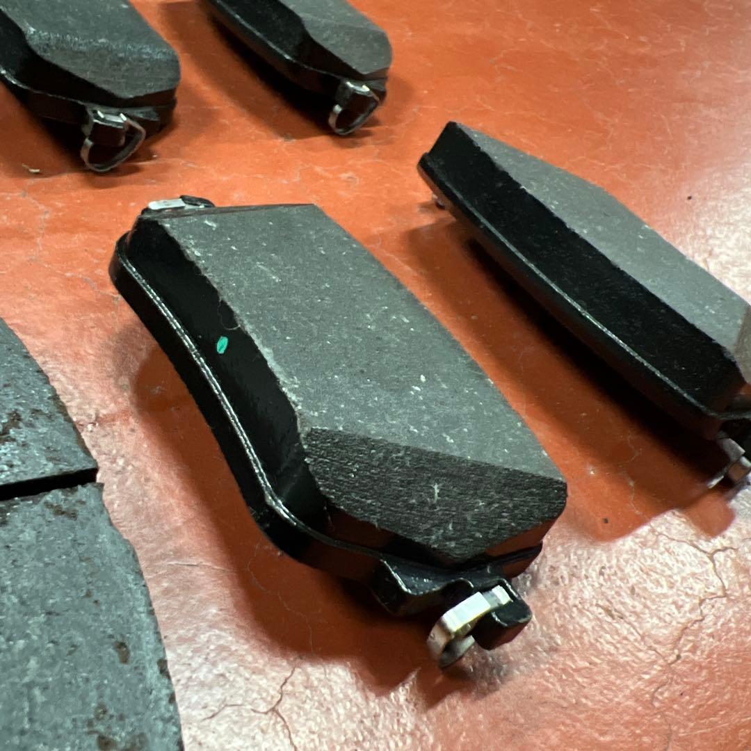 Mercedes-Benz GLB200d 純正ブレーキパッド 2021新車外し