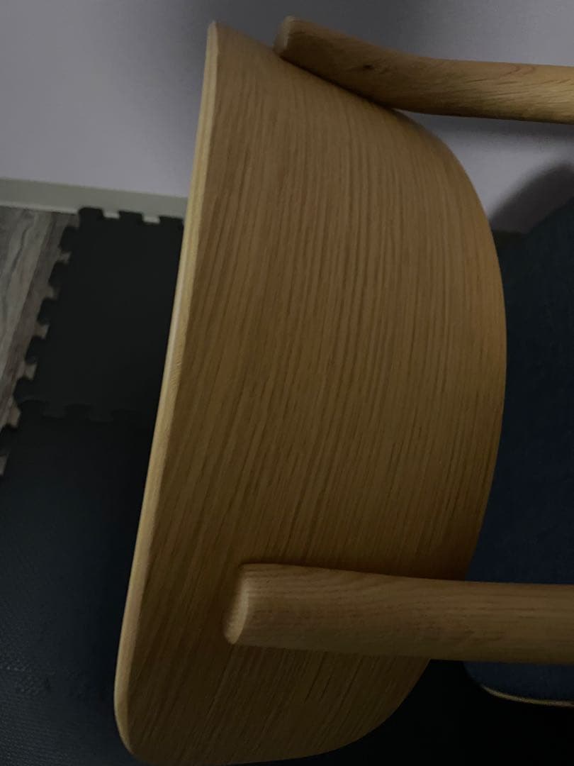 木製ダイニングチェア グレーのクッション付き