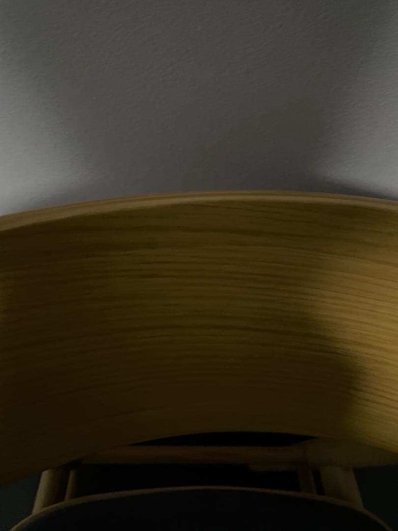 木製ダイニングチェア グレーのクッション付き