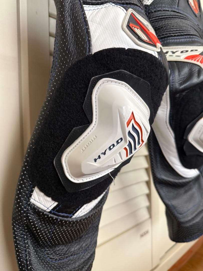 【年内最終価格】HYOD レーシングスーツ D3O® Lサイズ　美品