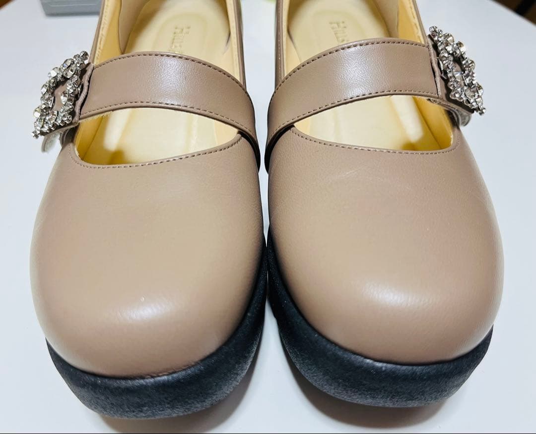 ヒルズアヴェニューメア　グレージュ　22.5cm 定価2.8万円