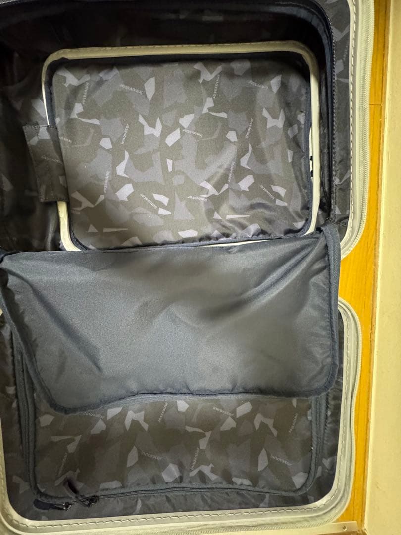 イノベーター　キャリーケース　INV50 38L