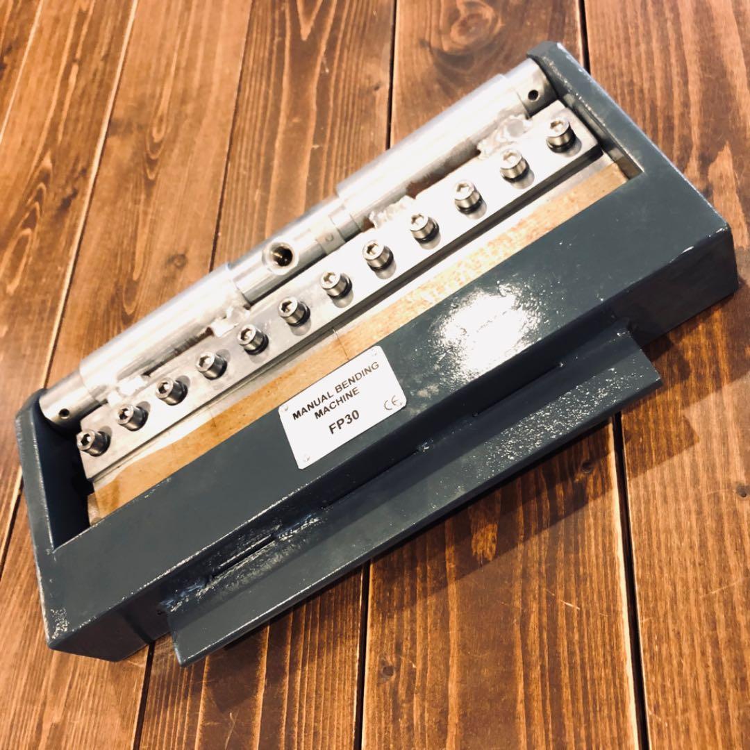 板金折り曲げ機