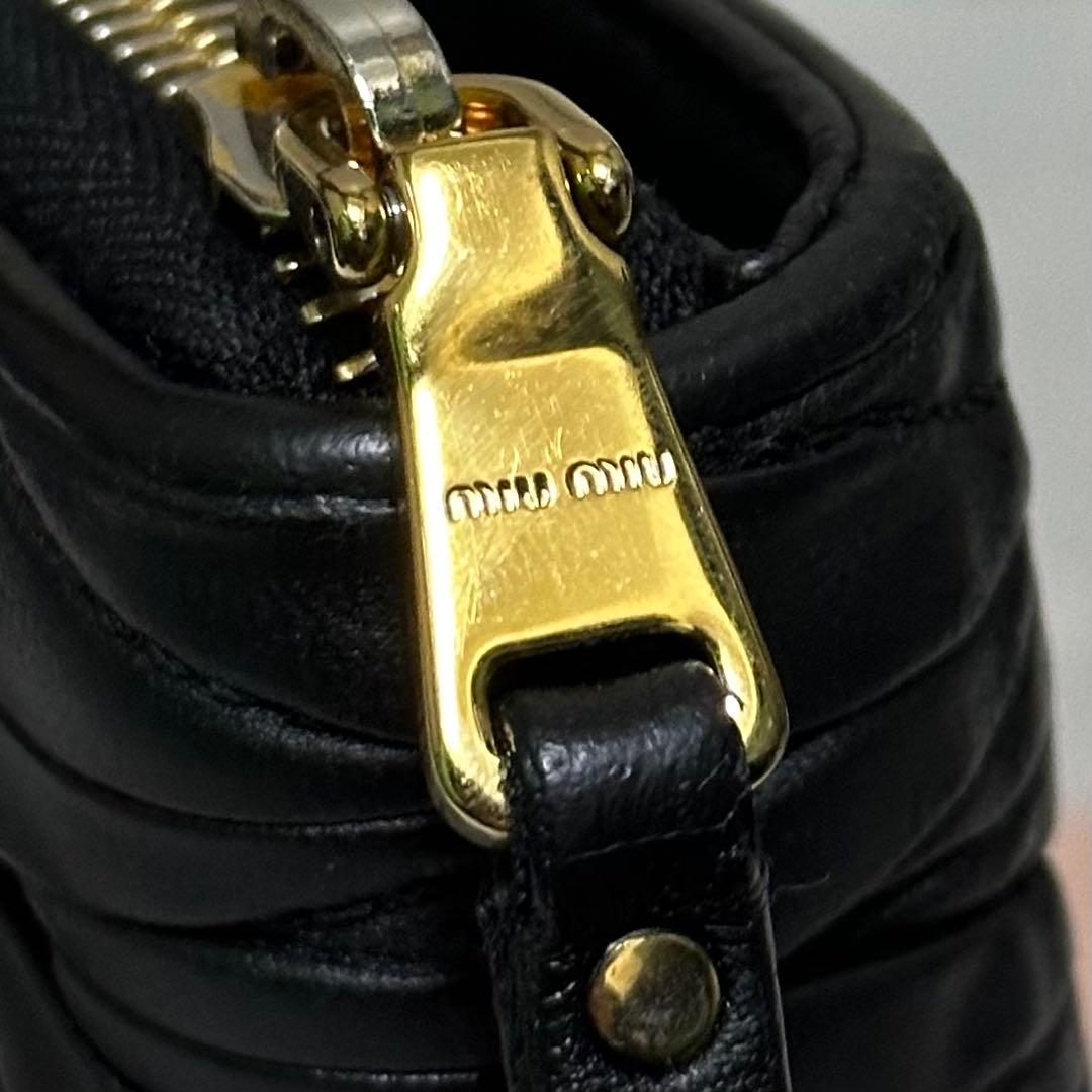 MIU MIUミュウミュウ 折り財布　マテラッセ　ラウンドファスナー