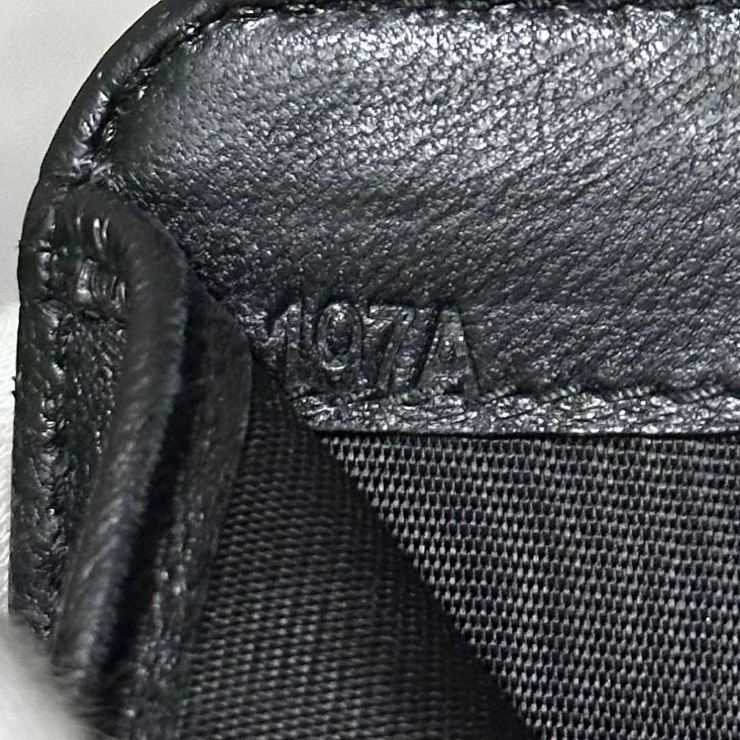 MIU MIUミュウミュウ 折り財布　マテラッセ　ラウンドファスナー