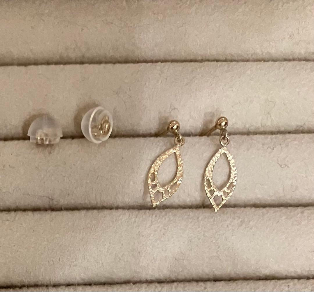 agete アガット K10 ピアス （透かしの葉）