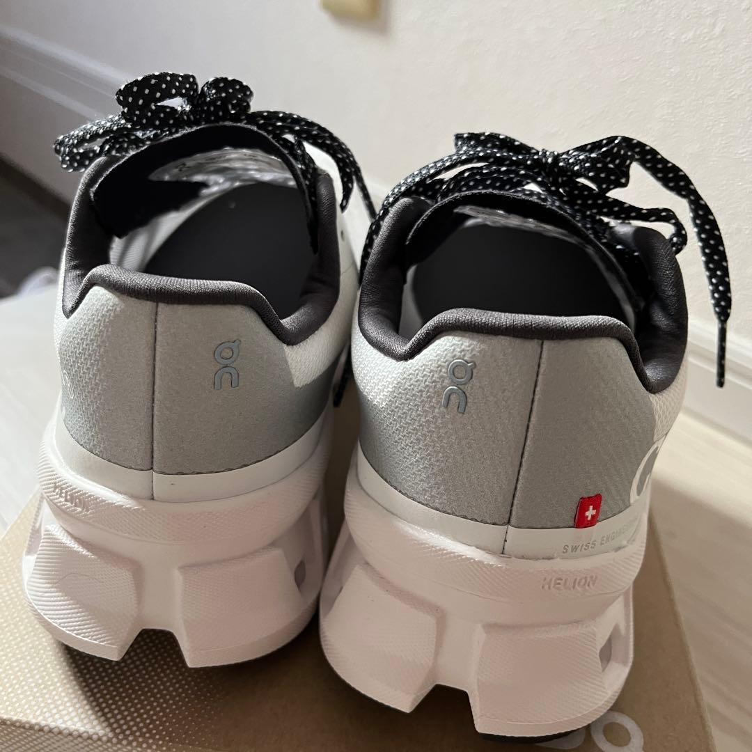 新品 On クラウドモンスター ホワイト 24cm